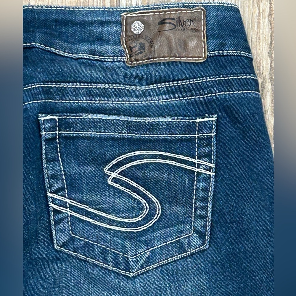 Silver Jeans Suki Dark Wash Denim 29x32 Wide Bottom Women’s Jeans Embroidered